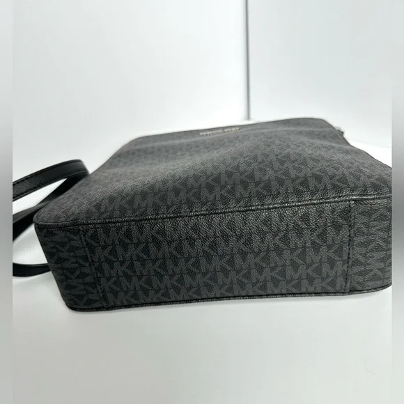 MICHAEL KORS Jet Set Travel Large LogoMessenger Bag - Picture 8 of 11